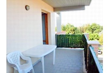 Italia Byt Lido Adriano, Exteriorul